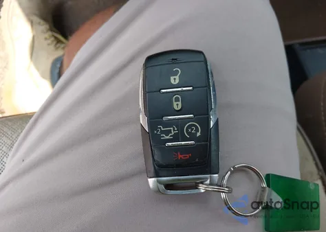 2019 Ram 1500 Laramie 4X2 5'7 Box z USA, uszkodzony, nr VIN 1C6RREJT6KN838582